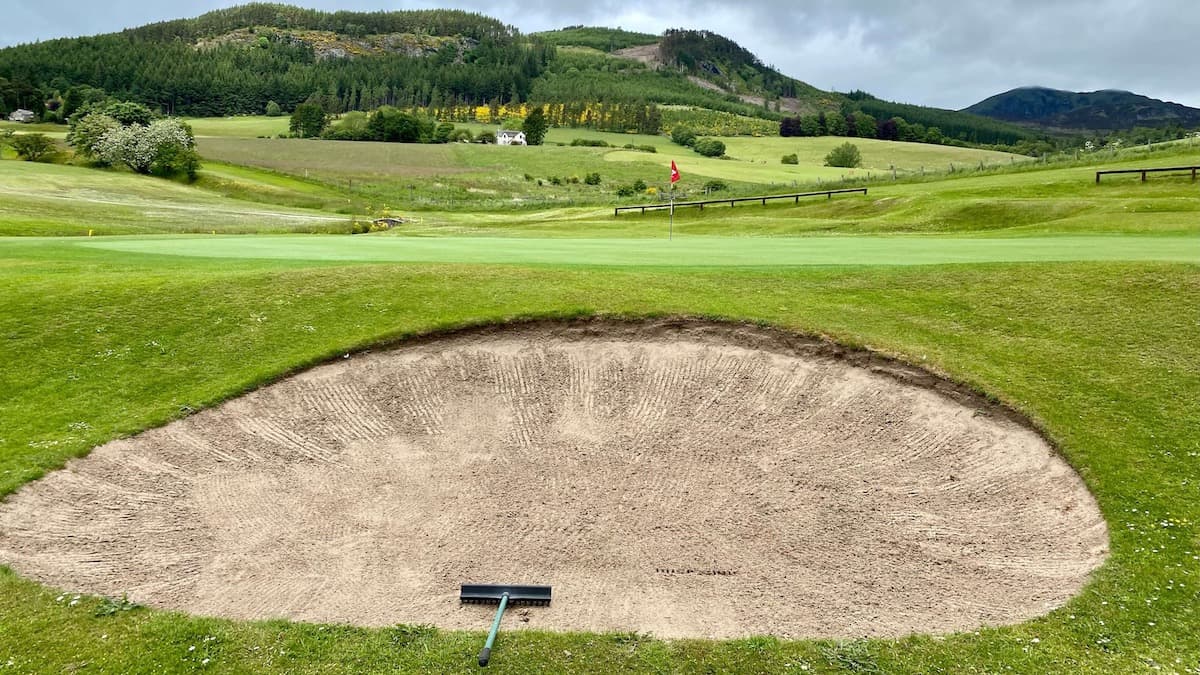 How to rake a bunker
