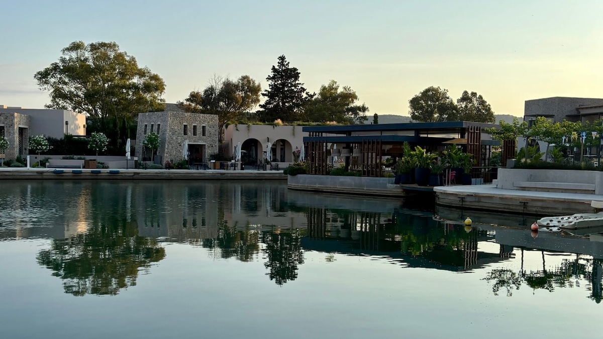 Costa Navarino - Navarino Agora
