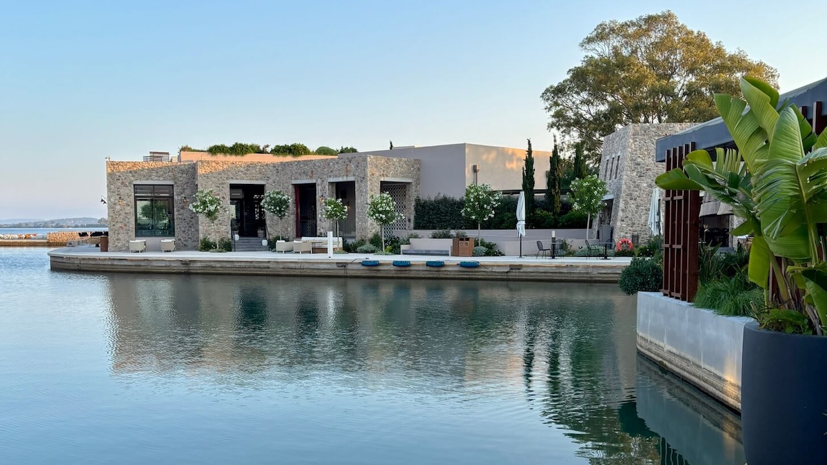 Costa Navarino - Navarino Agora