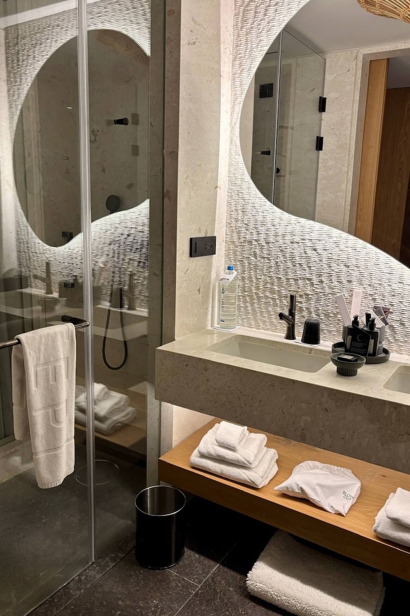 W Costa Navarino - Bathroom