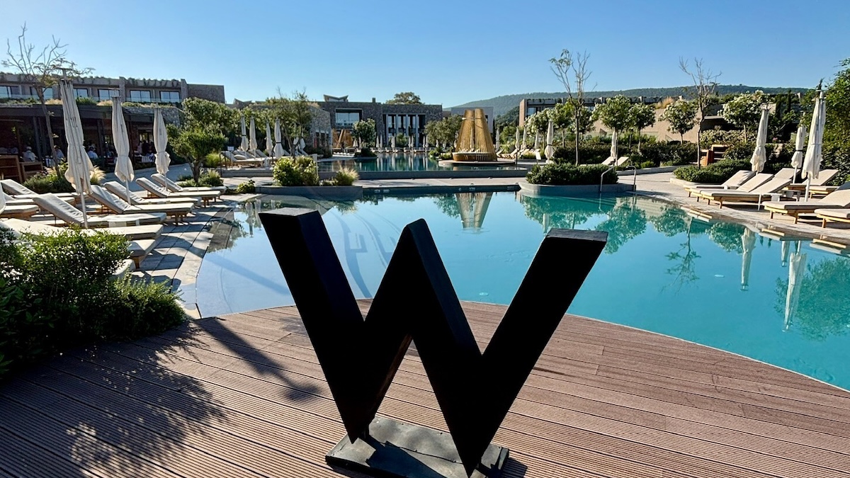 W - Costa Navarino